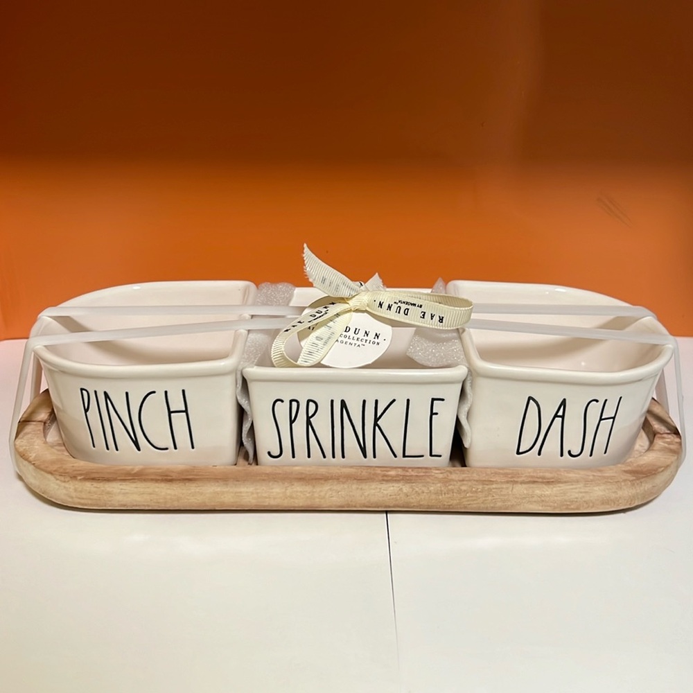 RAE DUNN set of 3 prep bowls PINCH SPRINKLE DASH with wood tray.